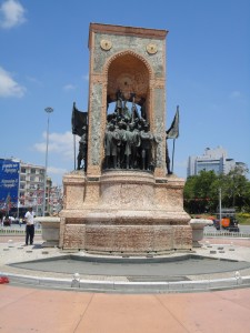 Монумент Республика 
